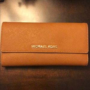 Authentic Michael Kors wallet 🎀